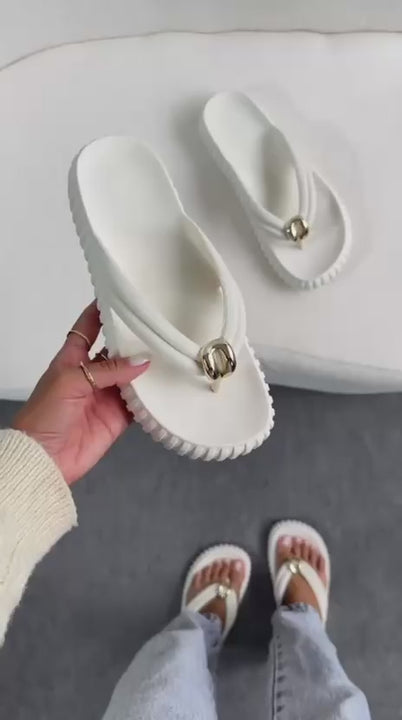 Chinelo Ortopedico - Tira Dupla Comfort O Chinelo Ortopedico - Tira Dupla Comfort combina conforto, leveza e um design moderno para acompanhar diferentes momentos do dia. 