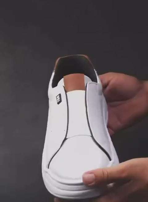 Tênis Ortopédico Masculino - Slip On O Tênis Ortopédico Masculino - Slip On é ideal para quem busca praticidade, conforto e leveza durante a rotina. 